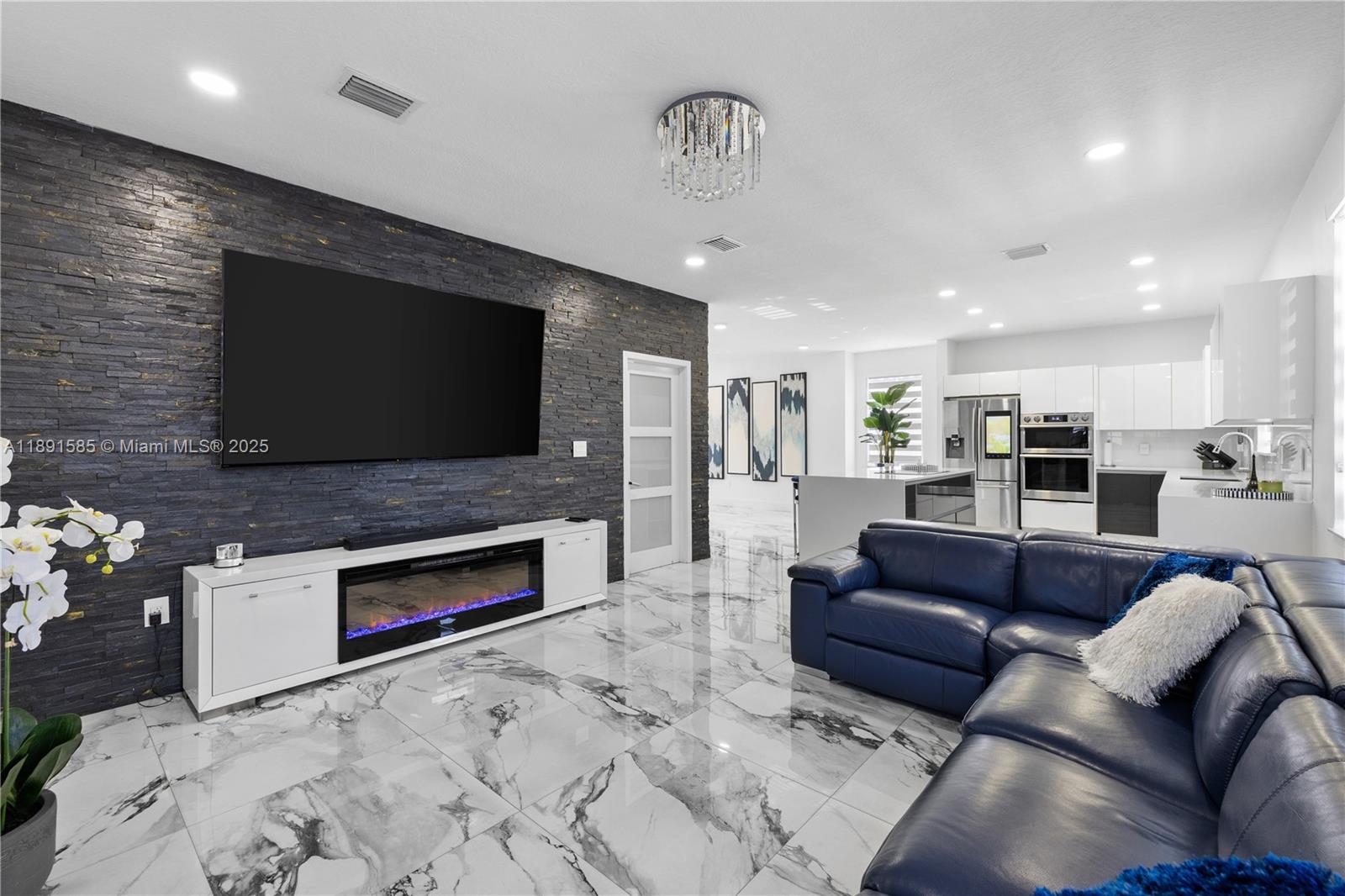 BLACK CREEK HOMES - Residential Lease