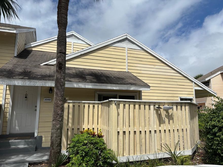 Beautiful 1 bedroom and 1 full bath .Property feature a large loaf wish is convenient for an office or a second bedroom.  Washer and dryer inside the unit. High ceiling. S.Steel appliances Community offers 2 tennis court Pool and plenty parking spaces.. A must See!! HOA covers Exteriors including the roof and the insurance!!!