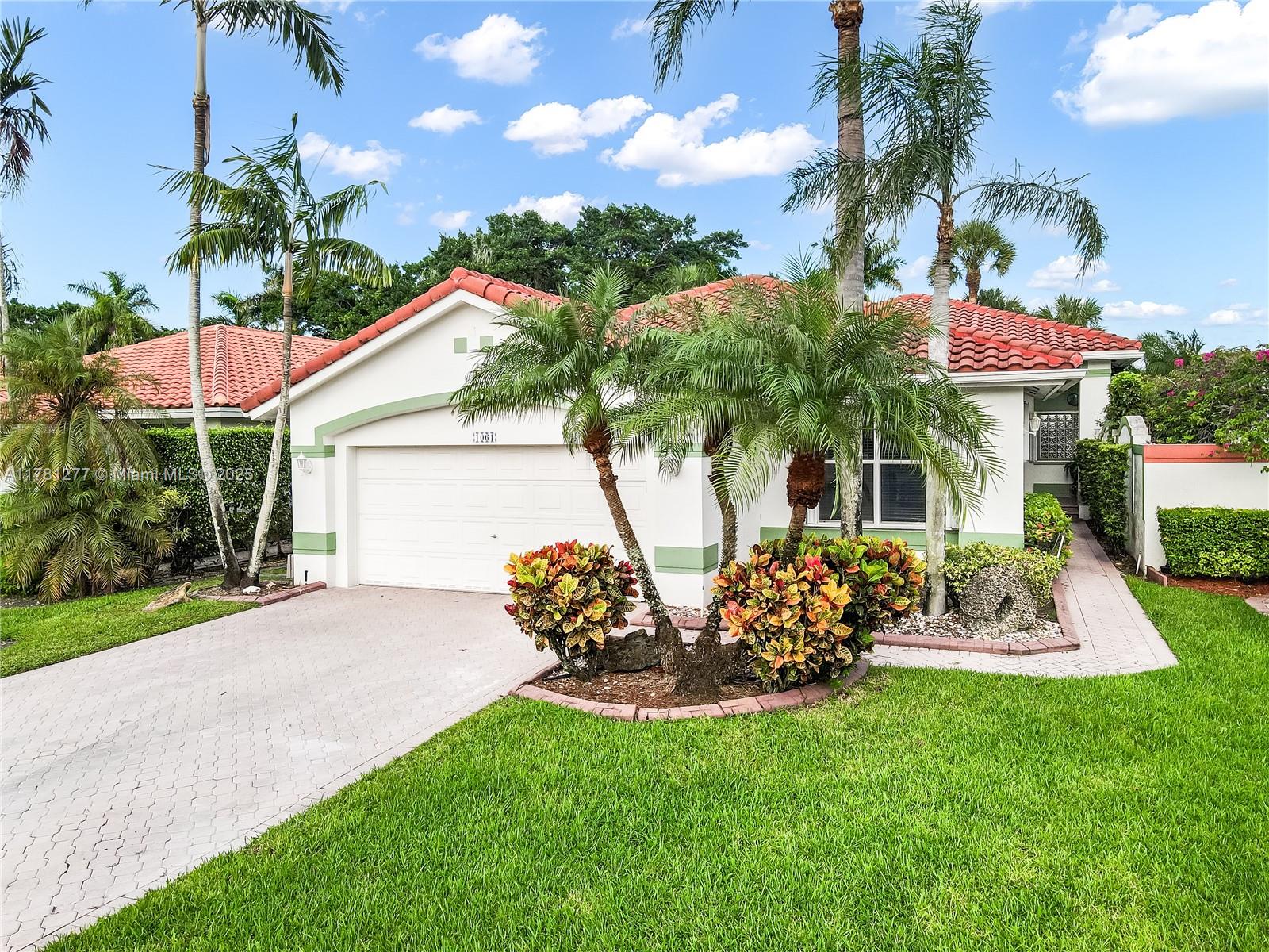 Rental Property at 1061 E Bel Aire Dr E Dr 1061, Pembroke Pines, Miami-Dade County, Florida - Bedrooms: 4 
Bathrooms: 2  - $4,600 MO.