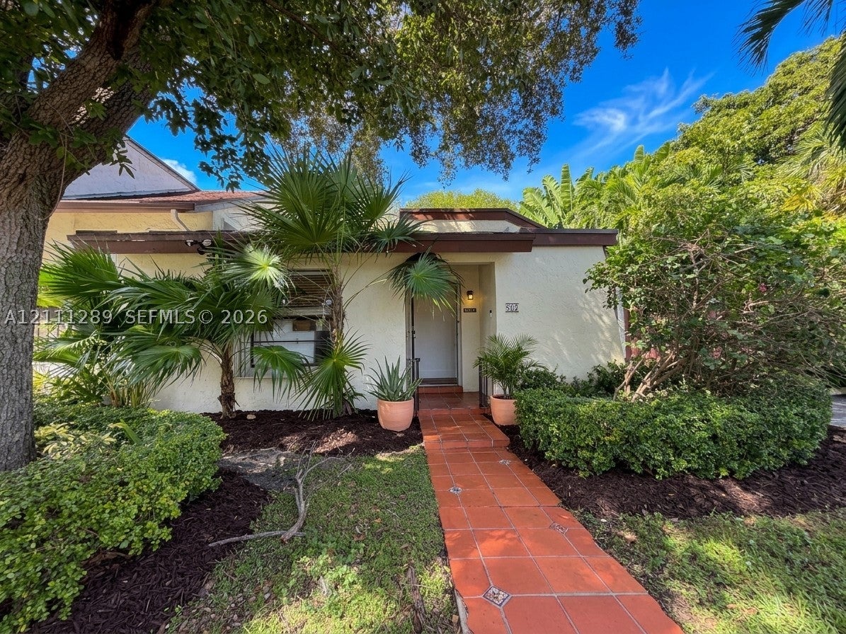 502 NW 98th Ct 502, Miami FL 33172