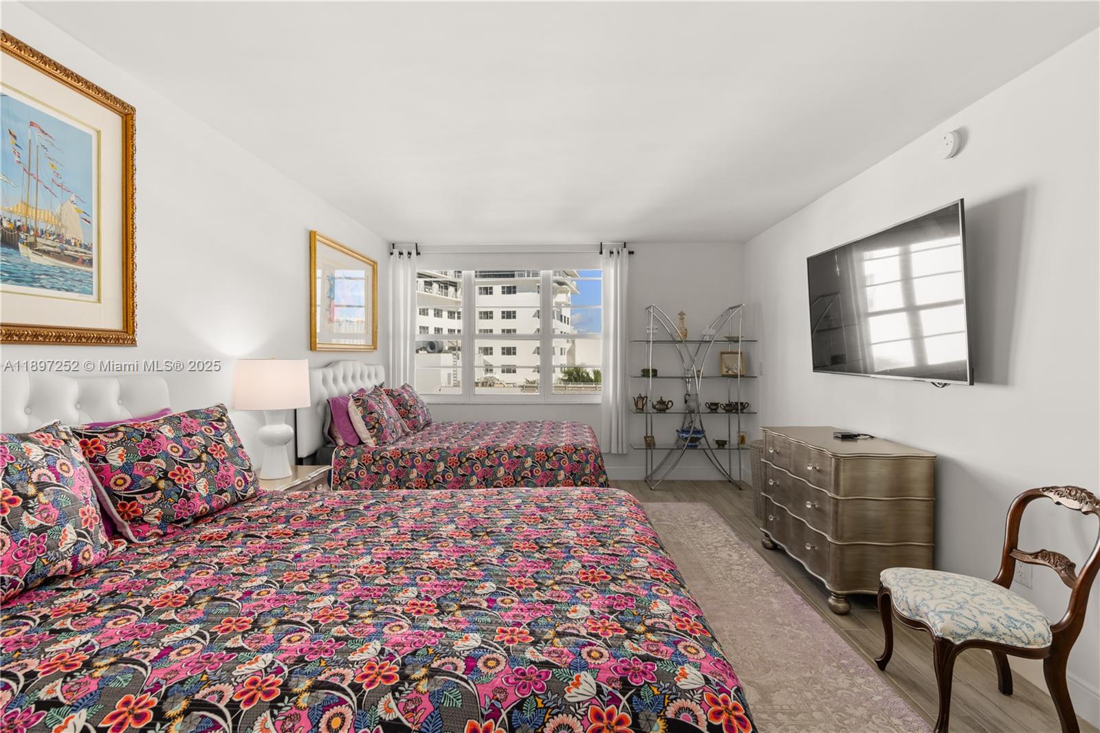 THE DECOPLAGE CONDO - Residential