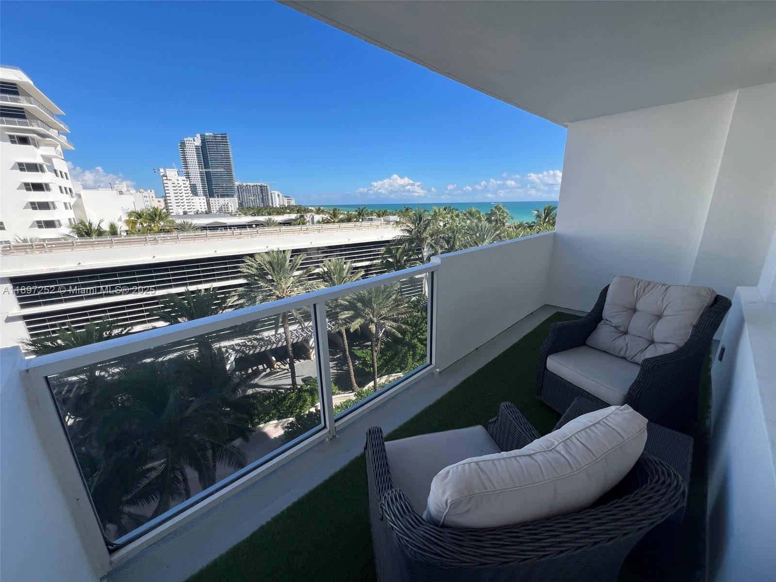 THE DECOPLAGE CONDO - Residential