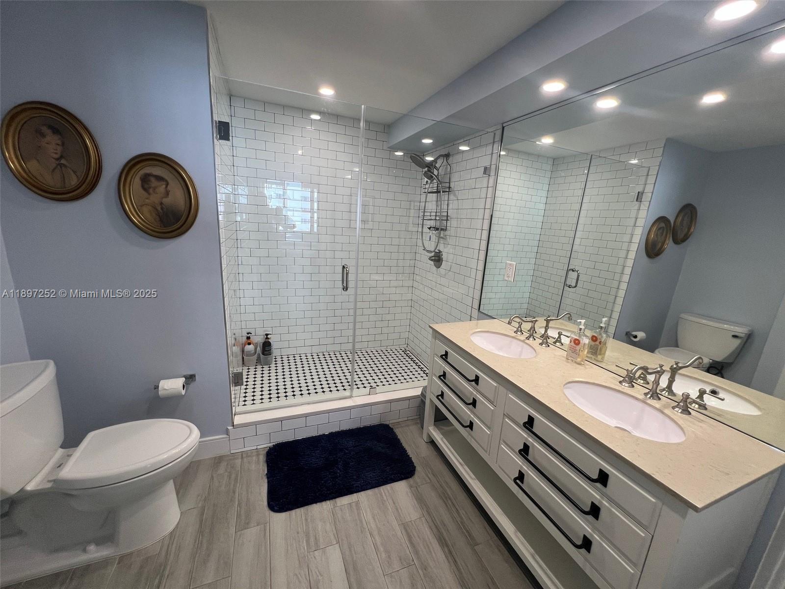 THE DECOPLAGE CONDO - Residential