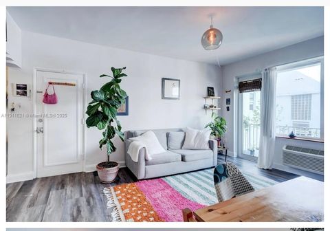 320 80th St 15 Miami Beach FL 33141