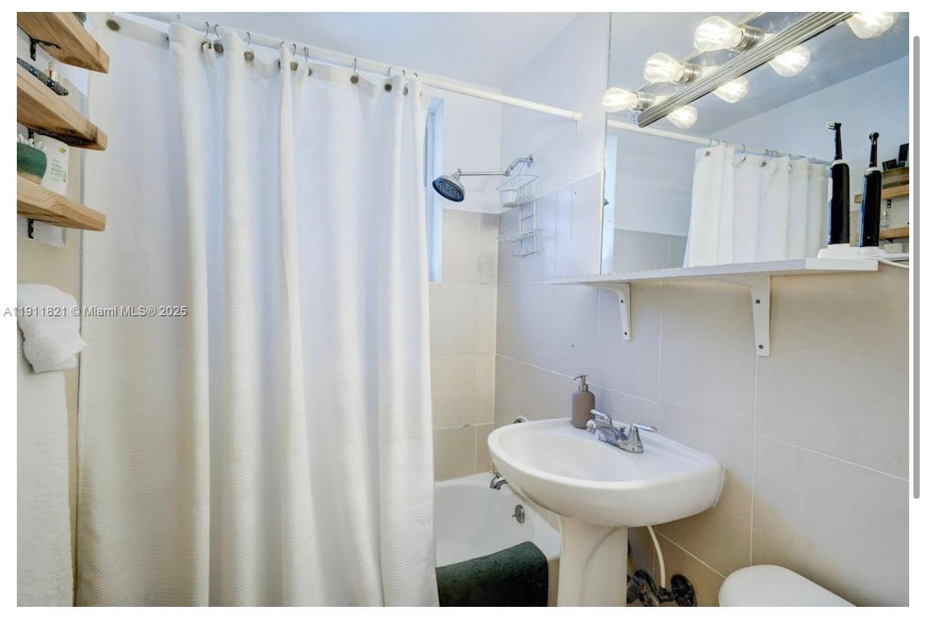 THE LOFTS AT ABBOTT CONDO - Residential Lease