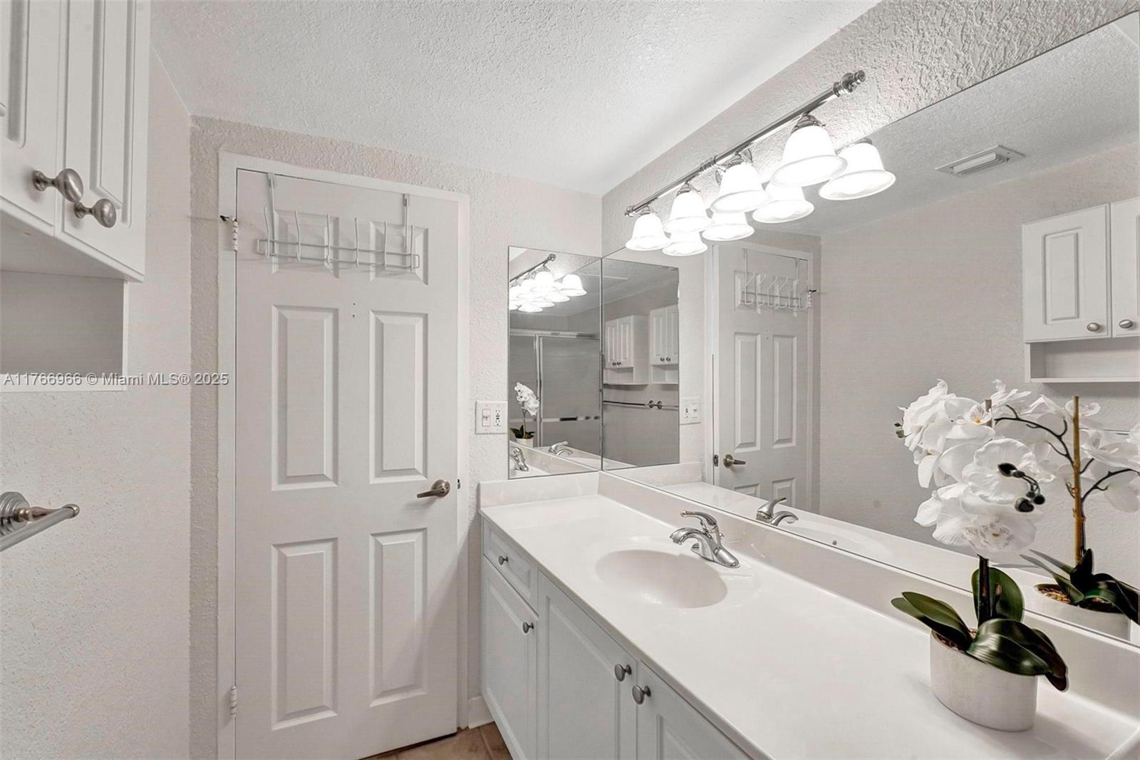 WAVE CONDO - Residential Lease