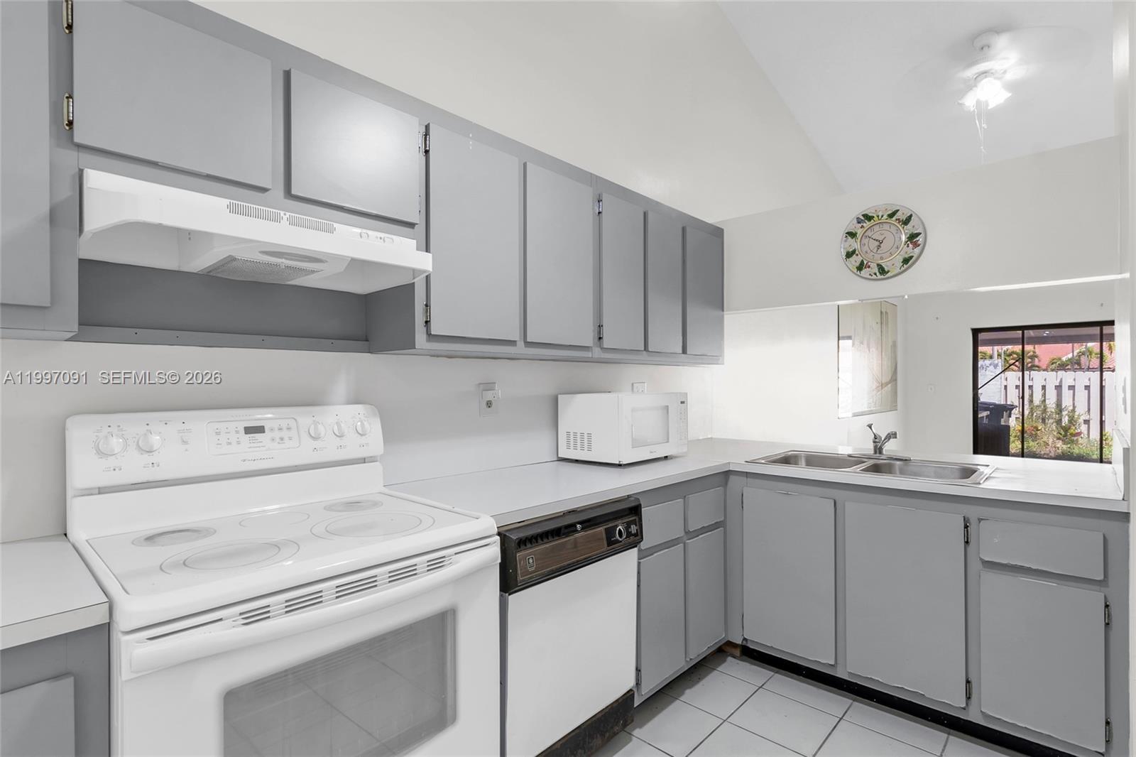 SOMERSET VILLAS - Residential