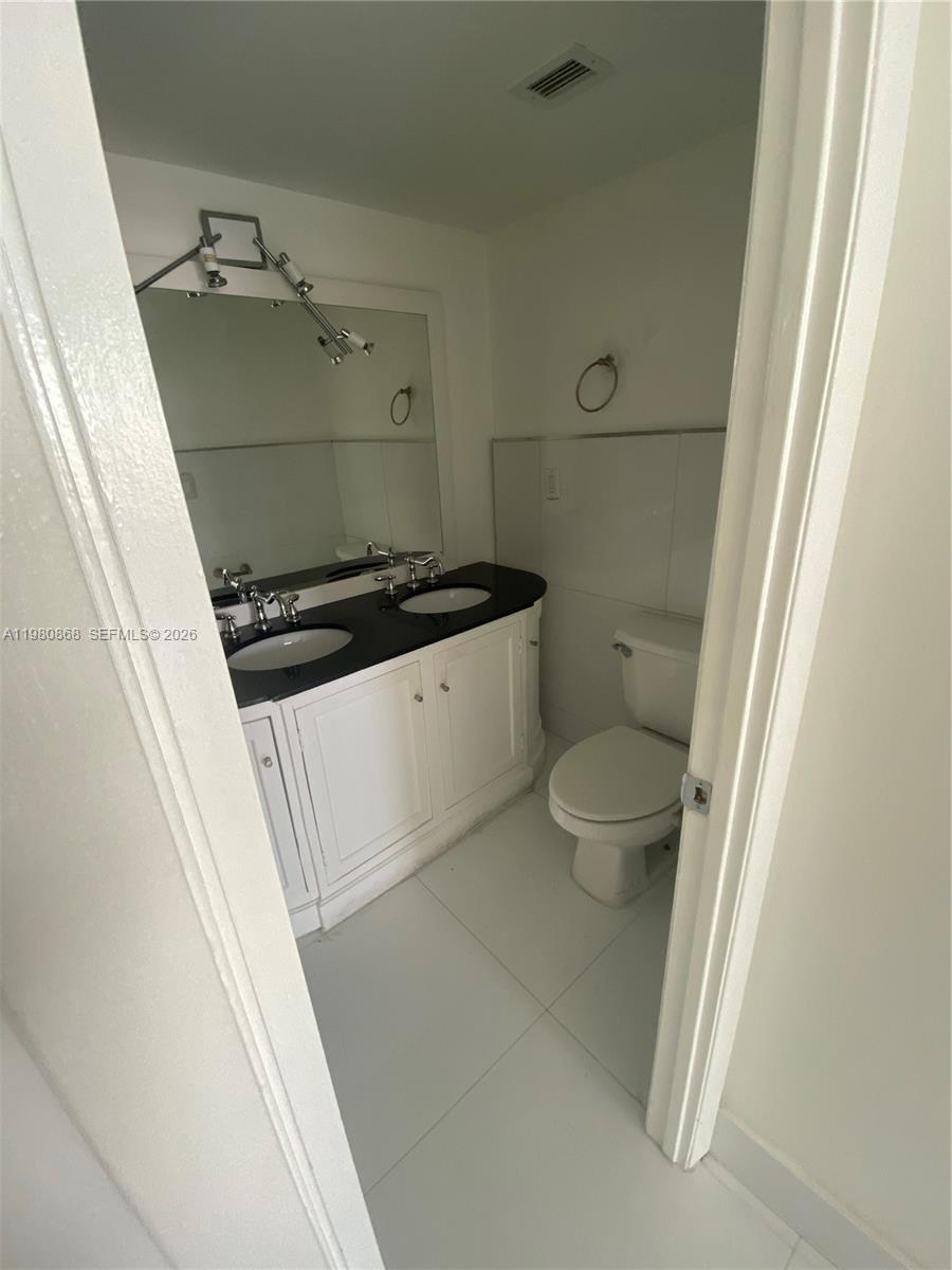 COMMODORE PLAZA CONDO - Residential Lease