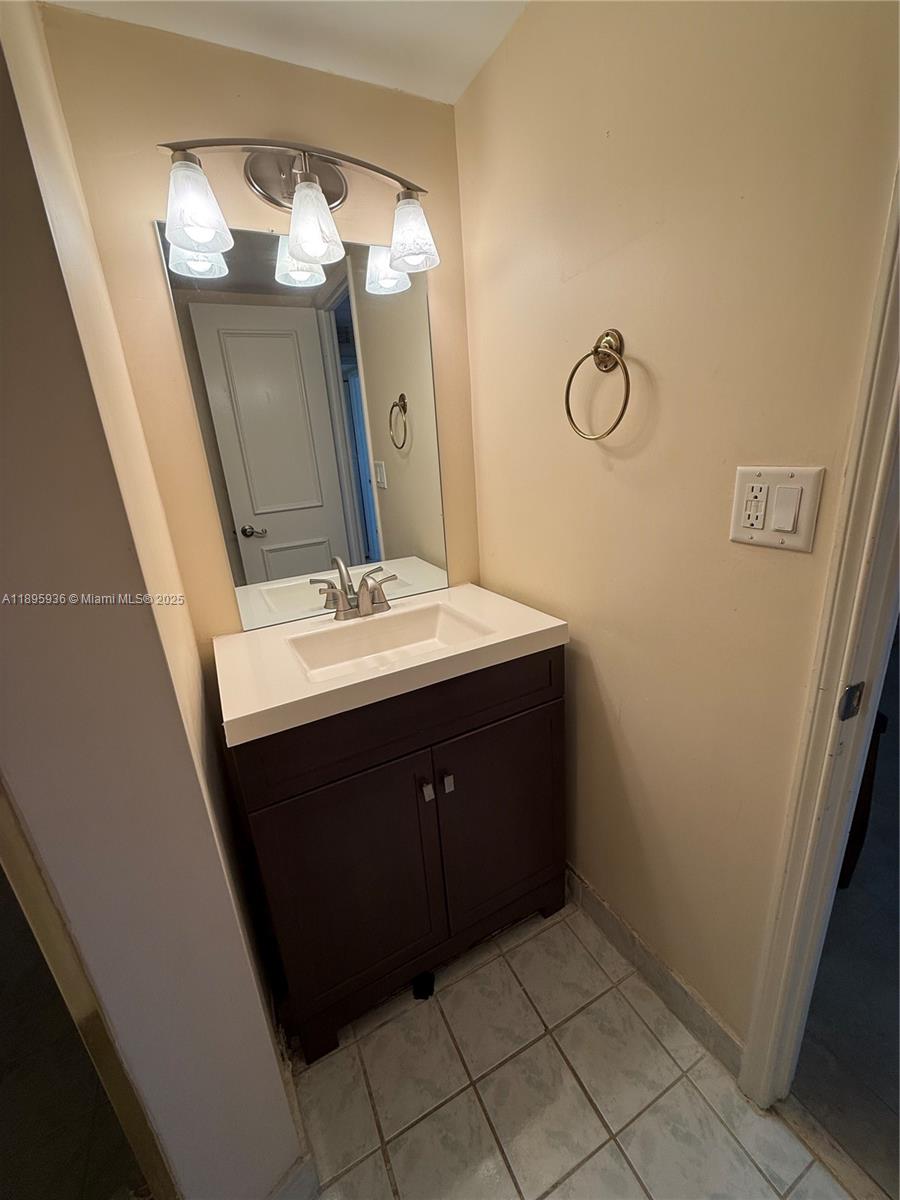 CASA LA QUINTA CONDO - Residential Lease