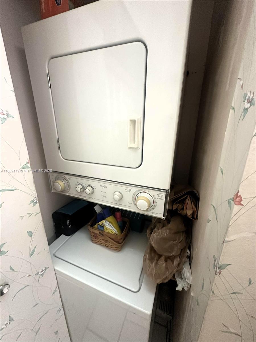 COLONY POINT 3 CONDO - Residential