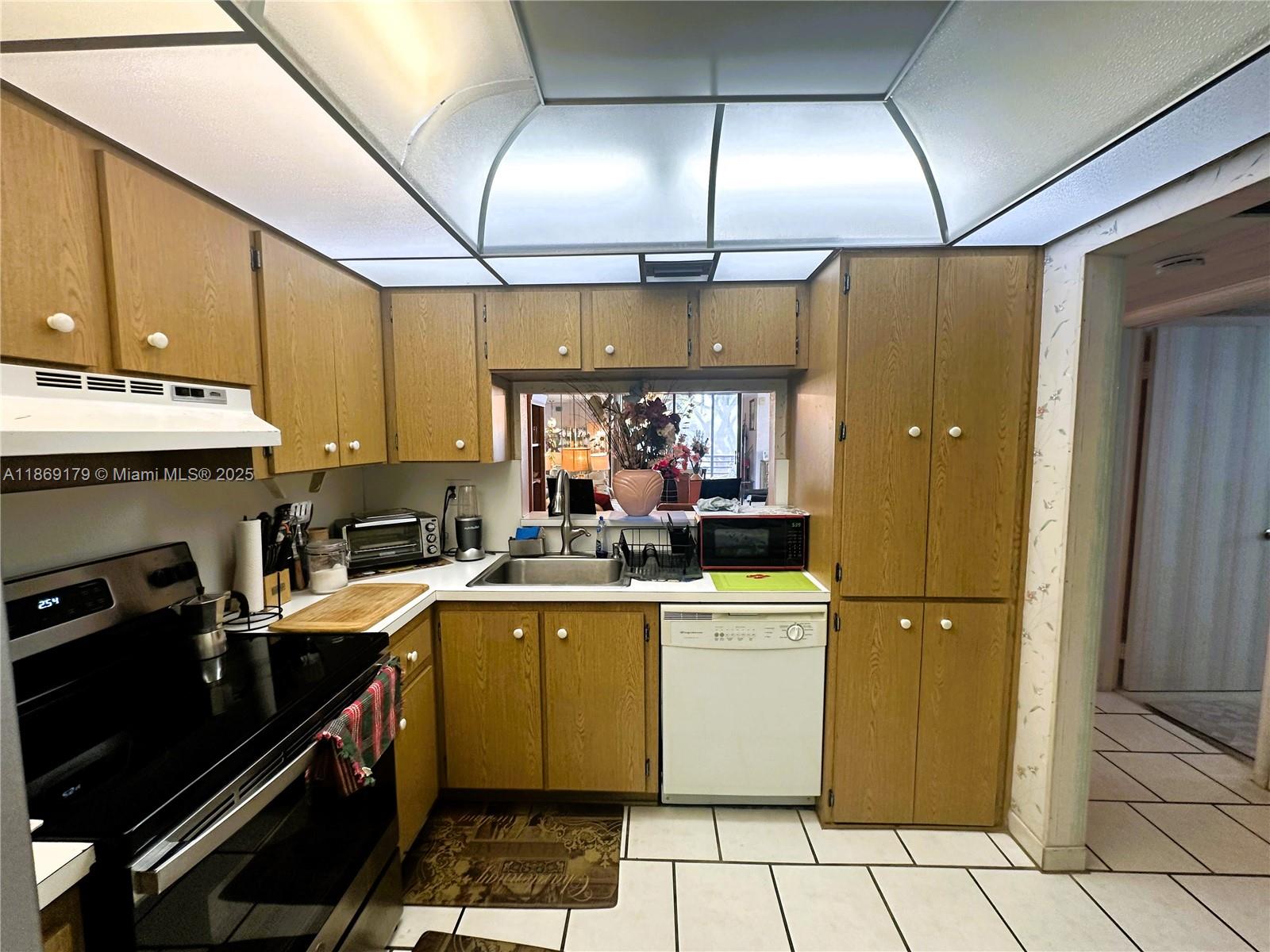 COLONY POINT 3 CONDO - Residential