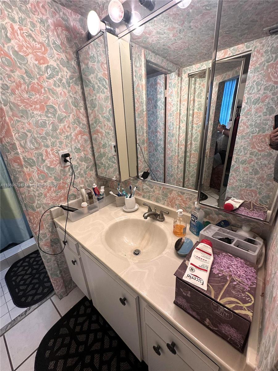 COLONY POINT 3 CONDO - Residential