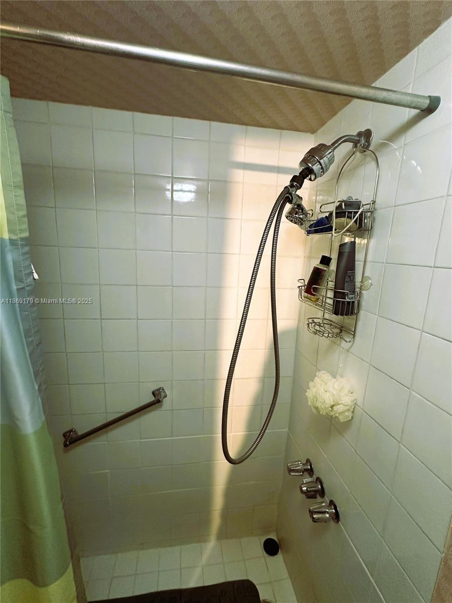 COLONY POINT 3 CONDO - Residential