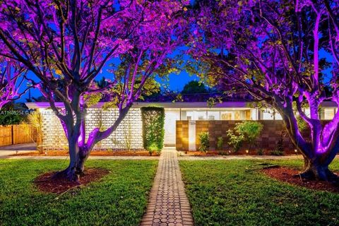 A home in Lake Clarke Shores