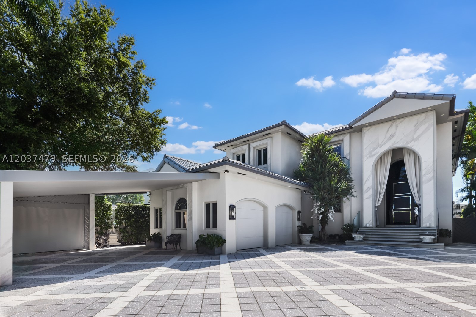 176 S Hibiscus Drive