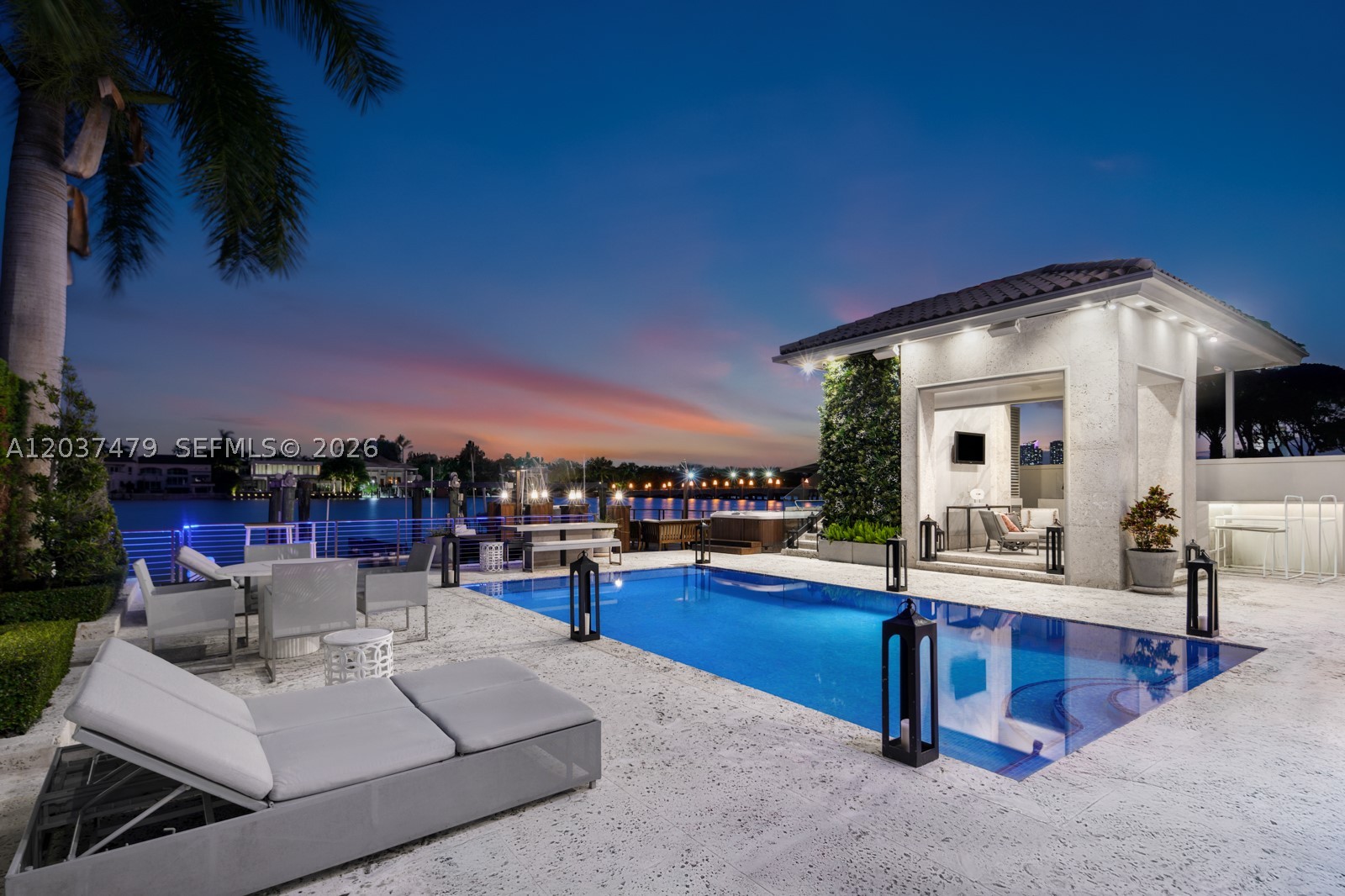 176 S Hibiscus Drive