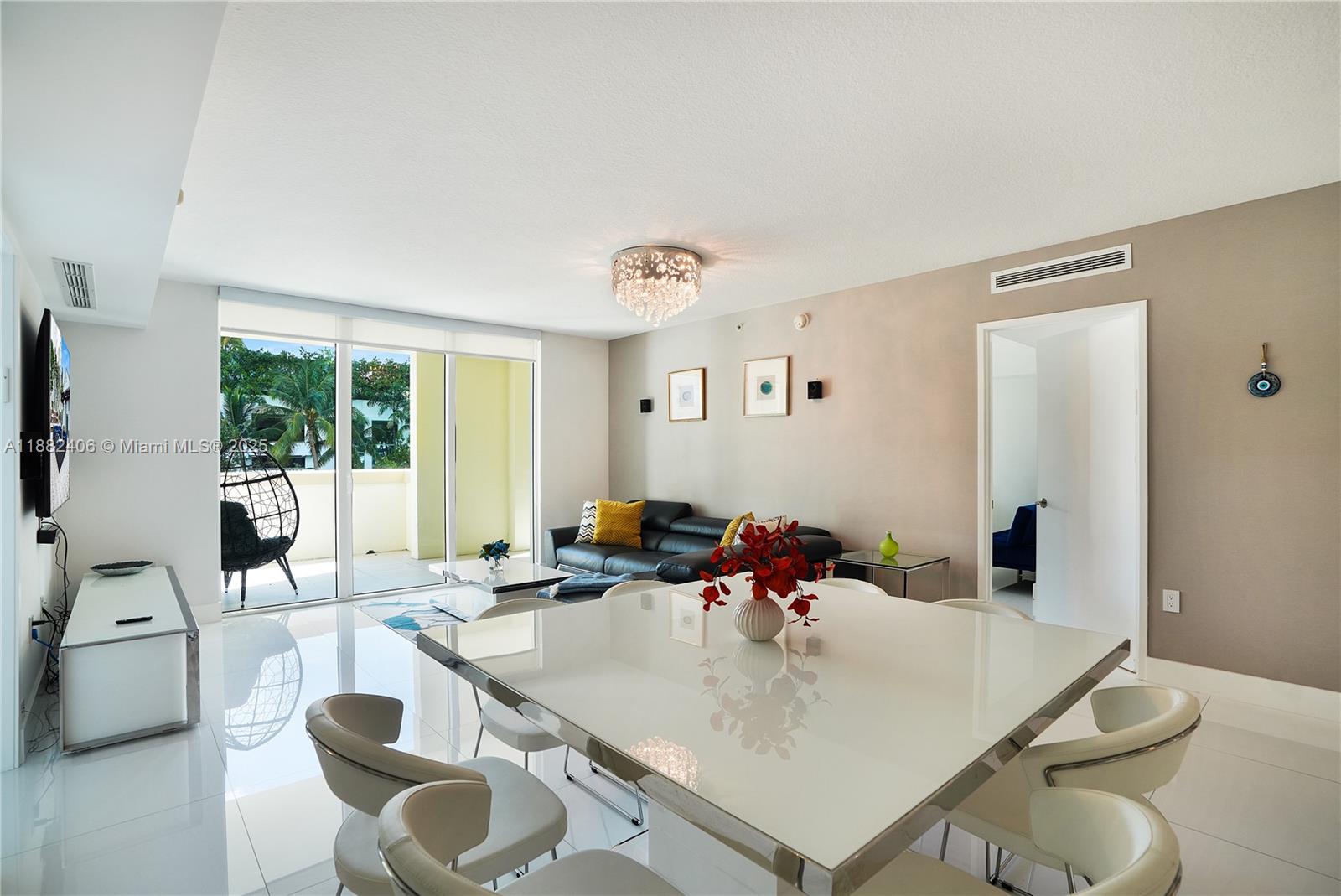 ST TROPEZ ON THE BAY III - Residential
