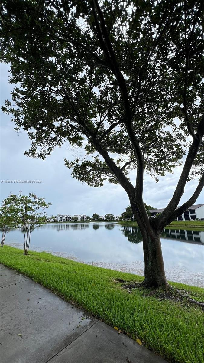 LAKE POINTE CONDOMINIUM N - Residential