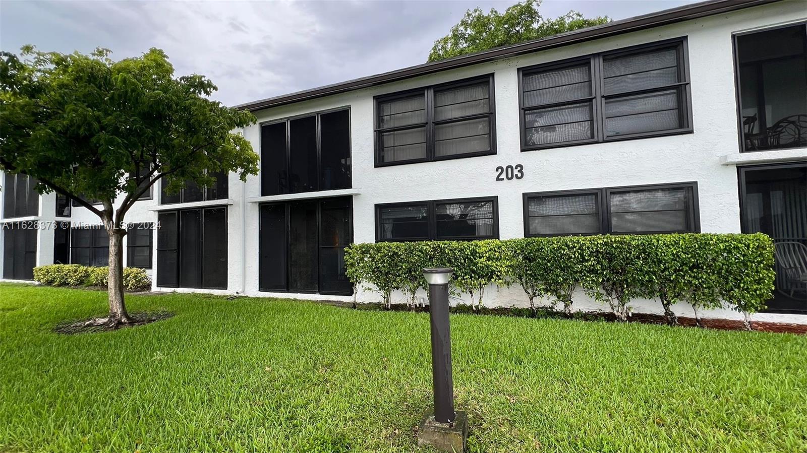 LAKE POINTE CONDOMINIUM N - Residential