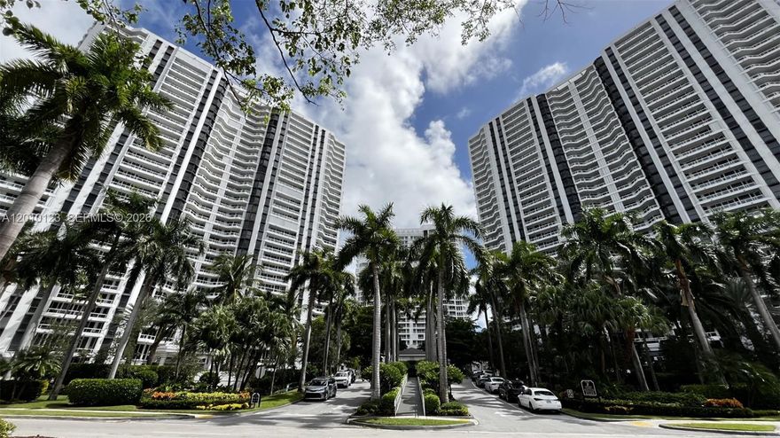 LUXURY FULL SERVICE COMMUNITY IN AVENTURA. 2 BEDROOMS AND 2 1/2 BATHROOMS, ENJOY BEAUTIFUL  INTRACOASTAL VIEWS WHILE RELAXING IN YOUR PRIVATE BALCONY. THIS PROPERTY FETURES MANY AMENITIES INCLUDING AN AMAZING POOL, GYM, SPA, TENIS COURTS, GUARD AT GATE, SECURITY PATROL, PLAY AREA AND MUCH MORE.