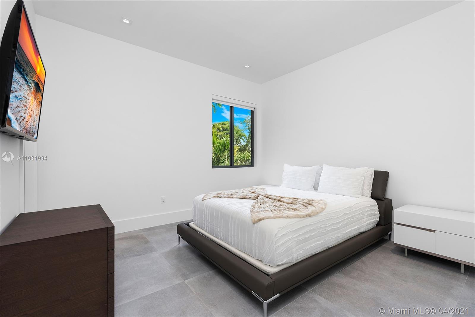 BAY HEIGHTS - Residential Lease