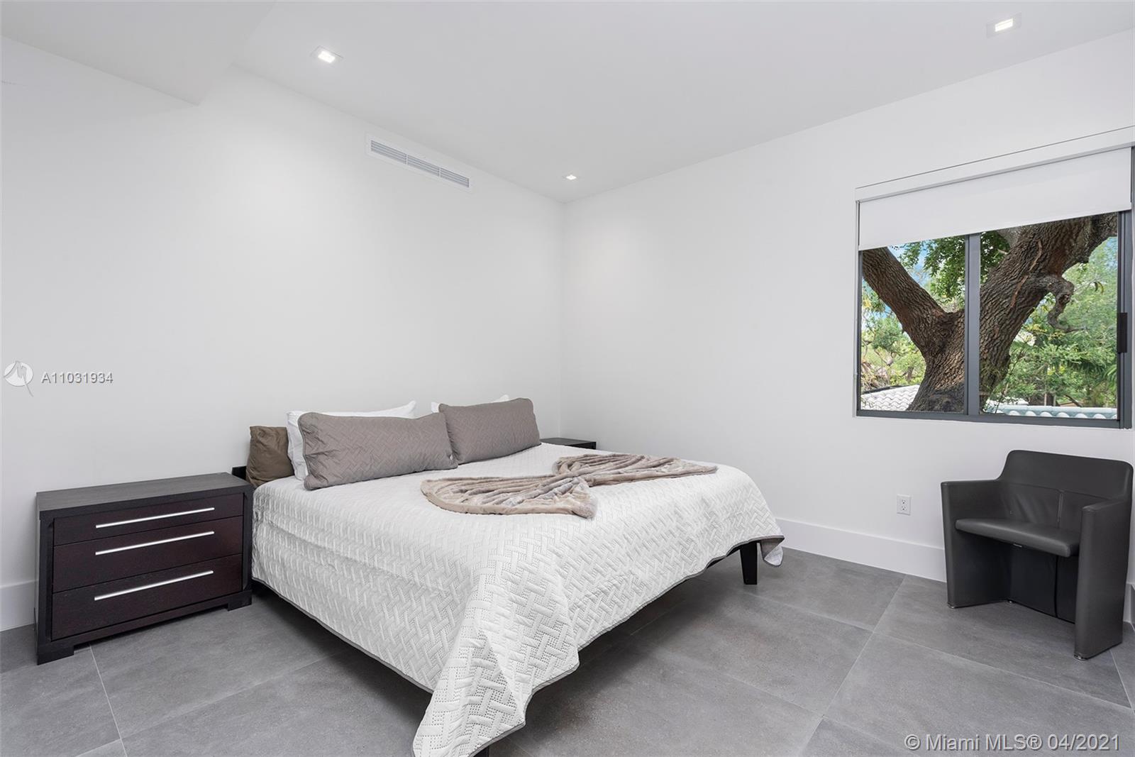 BAY HEIGHTS - Residential Lease