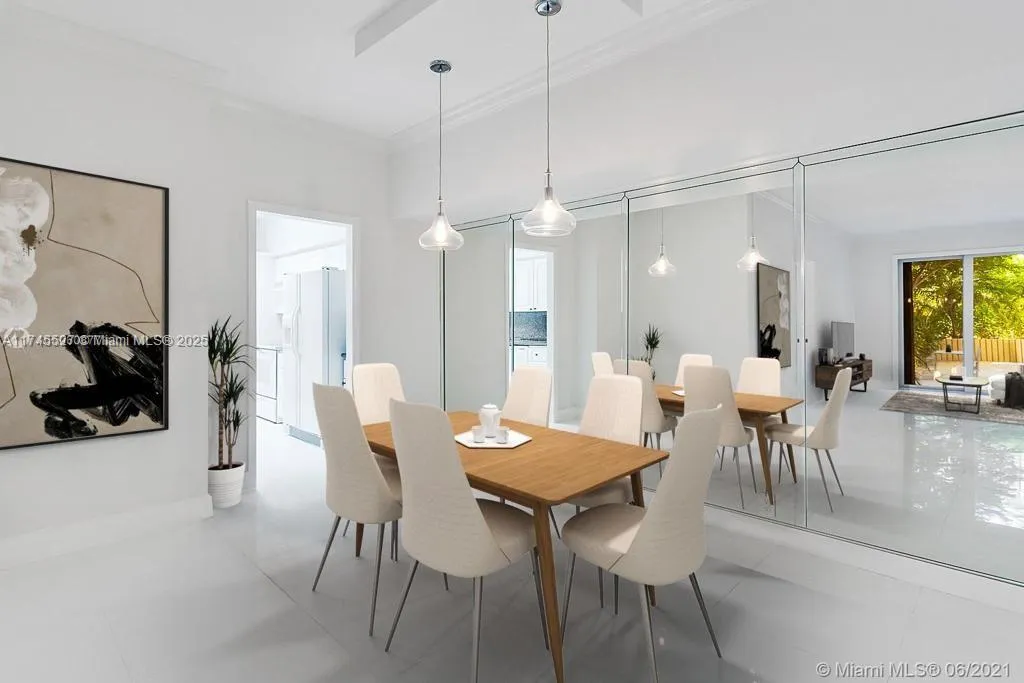 Key Biscayne, Florida 33149, United States, 2 Bedrooms Bedrooms, ,2 BathroomsBathrooms,Residential,Pending,4022