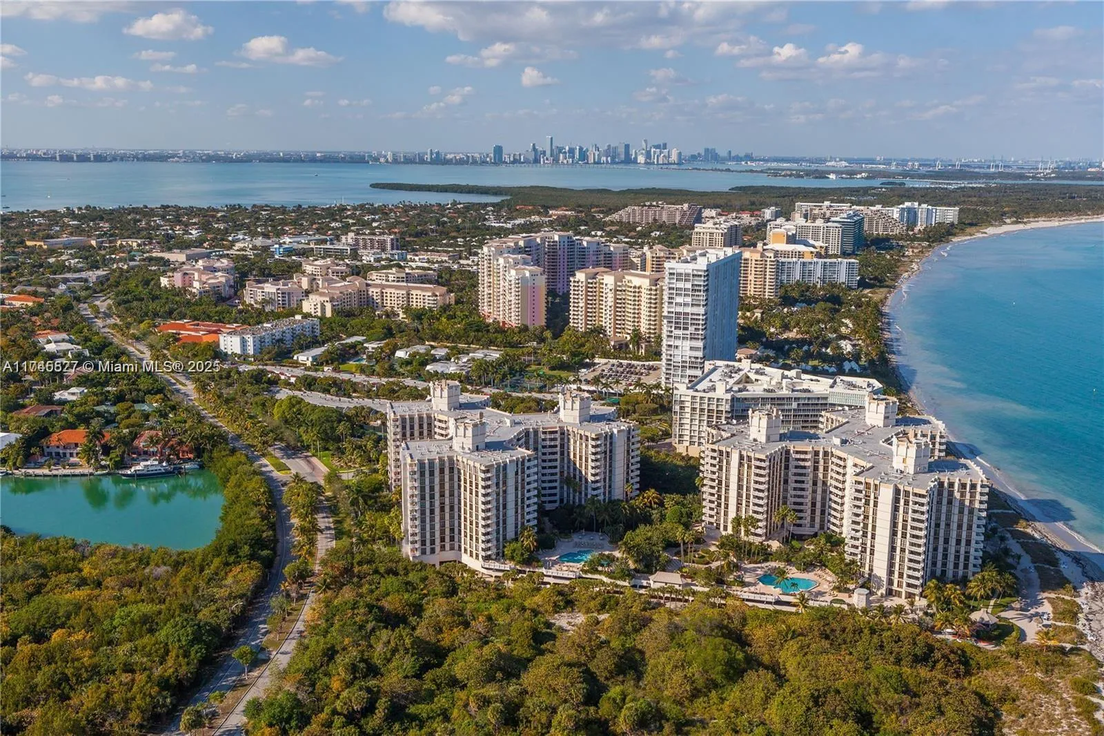 Key Biscayne, Florida 33149, United States, 2 Bedrooms Bedrooms, ,2 BathroomsBathrooms,Residential,Pending,4022