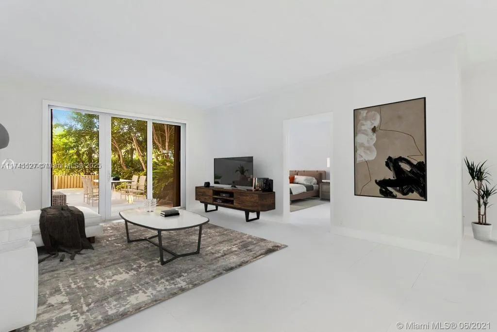 Key Biscayne, Florida 33149, United States, 2 Bedrooms Bedrooms, ,2 BathroomsBathrooms,Residential,Pending,4022