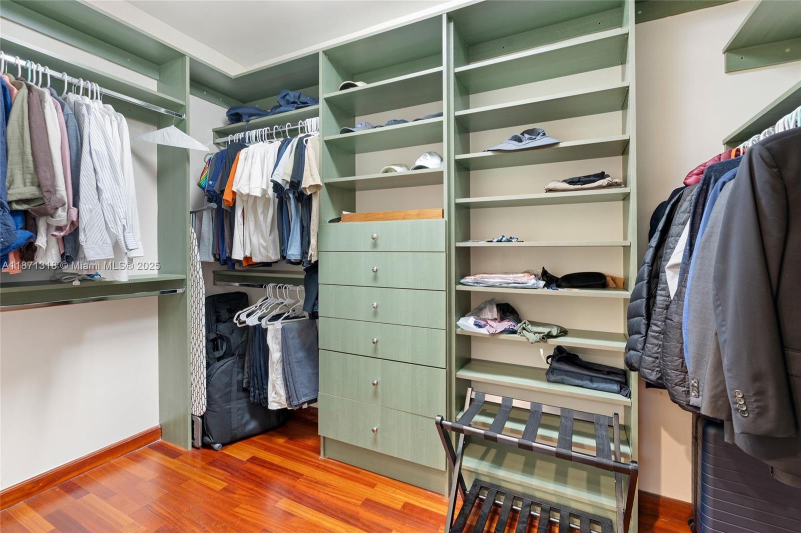 MYSTIQUE - Residential