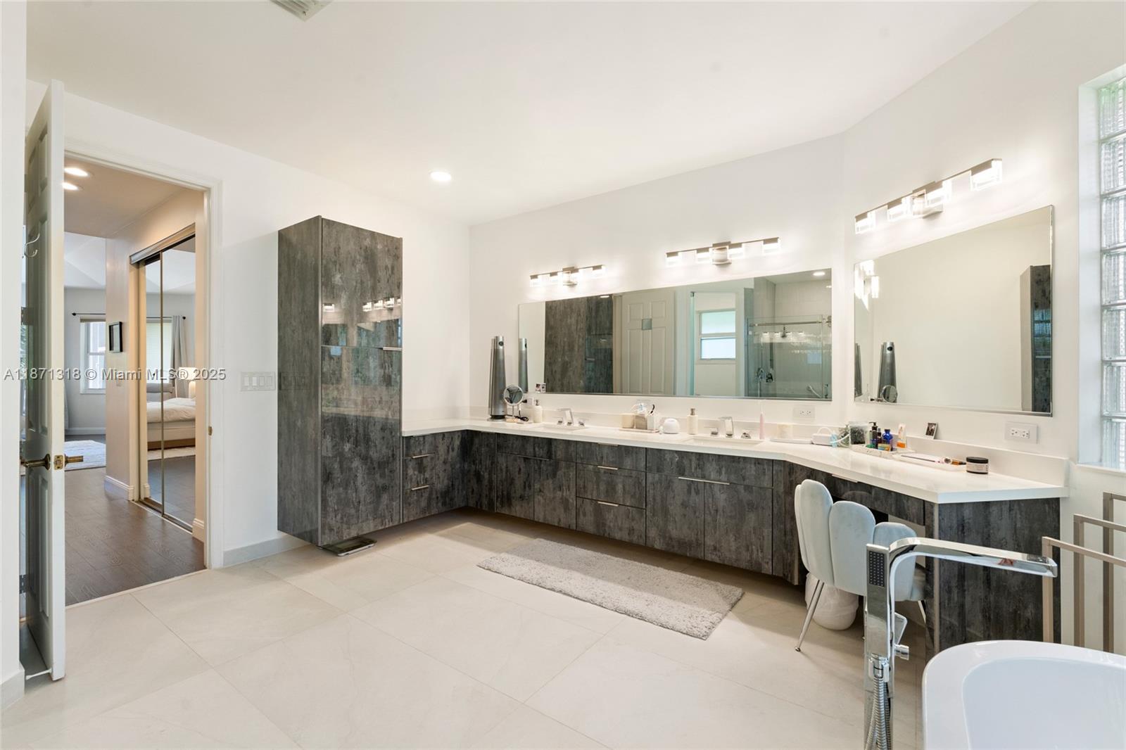 MYSTIQUE - Residential