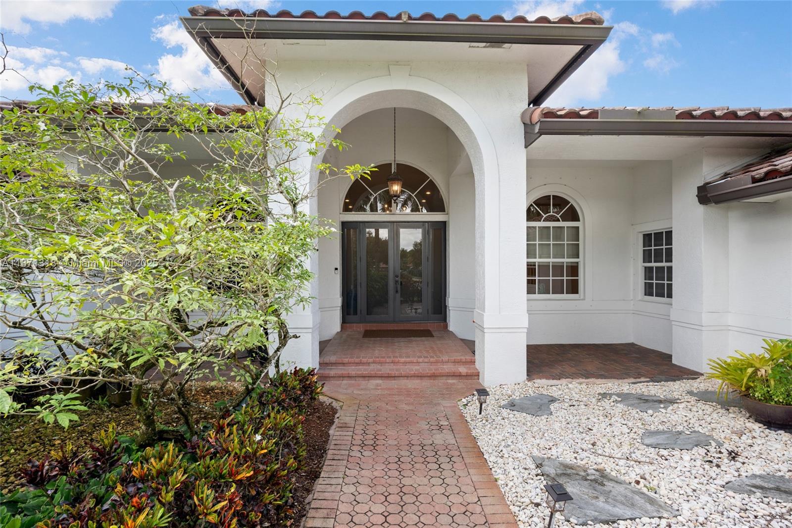 MYSTIQUE - Residential