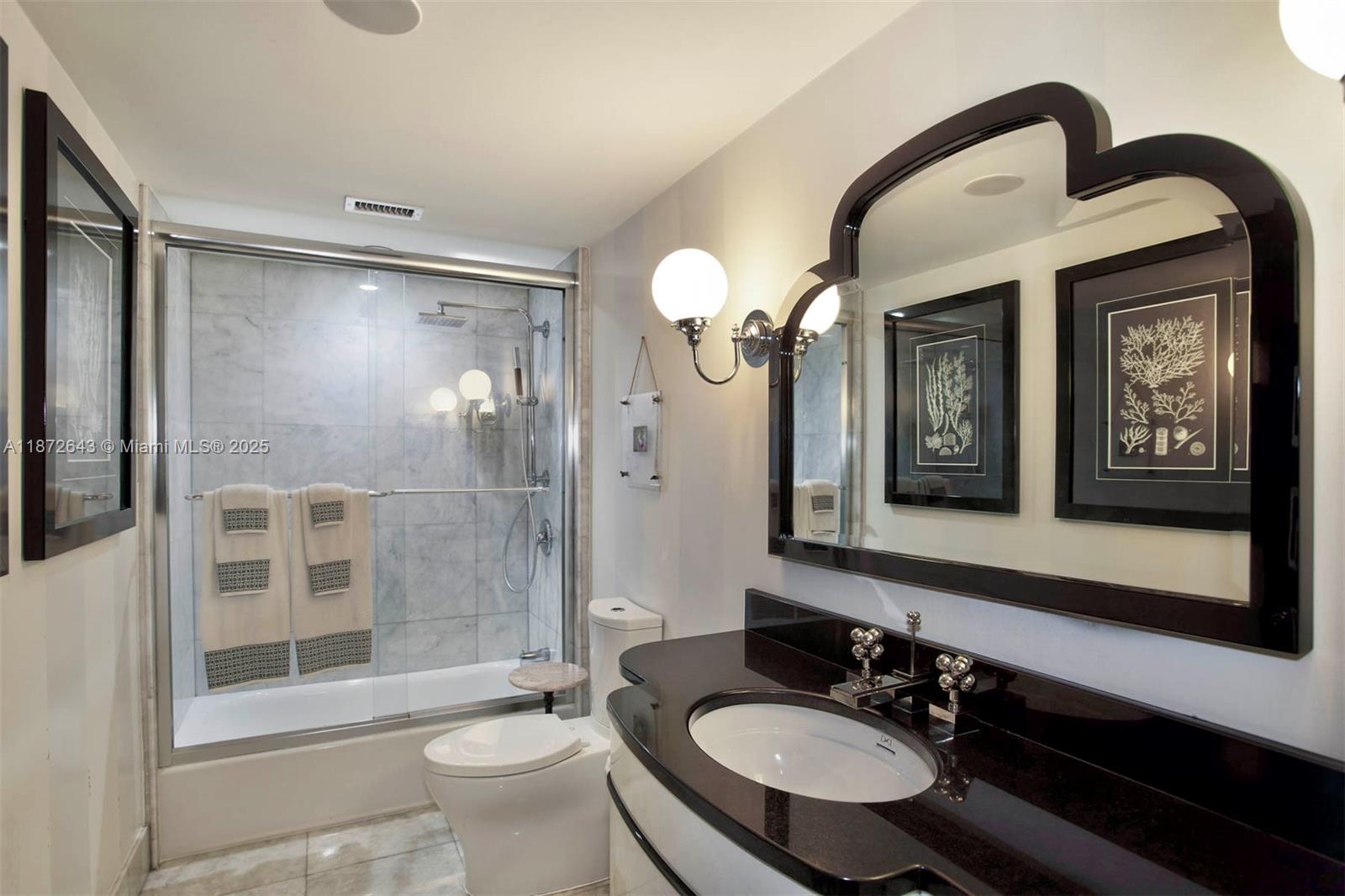 KING COLE CONDO - Residential