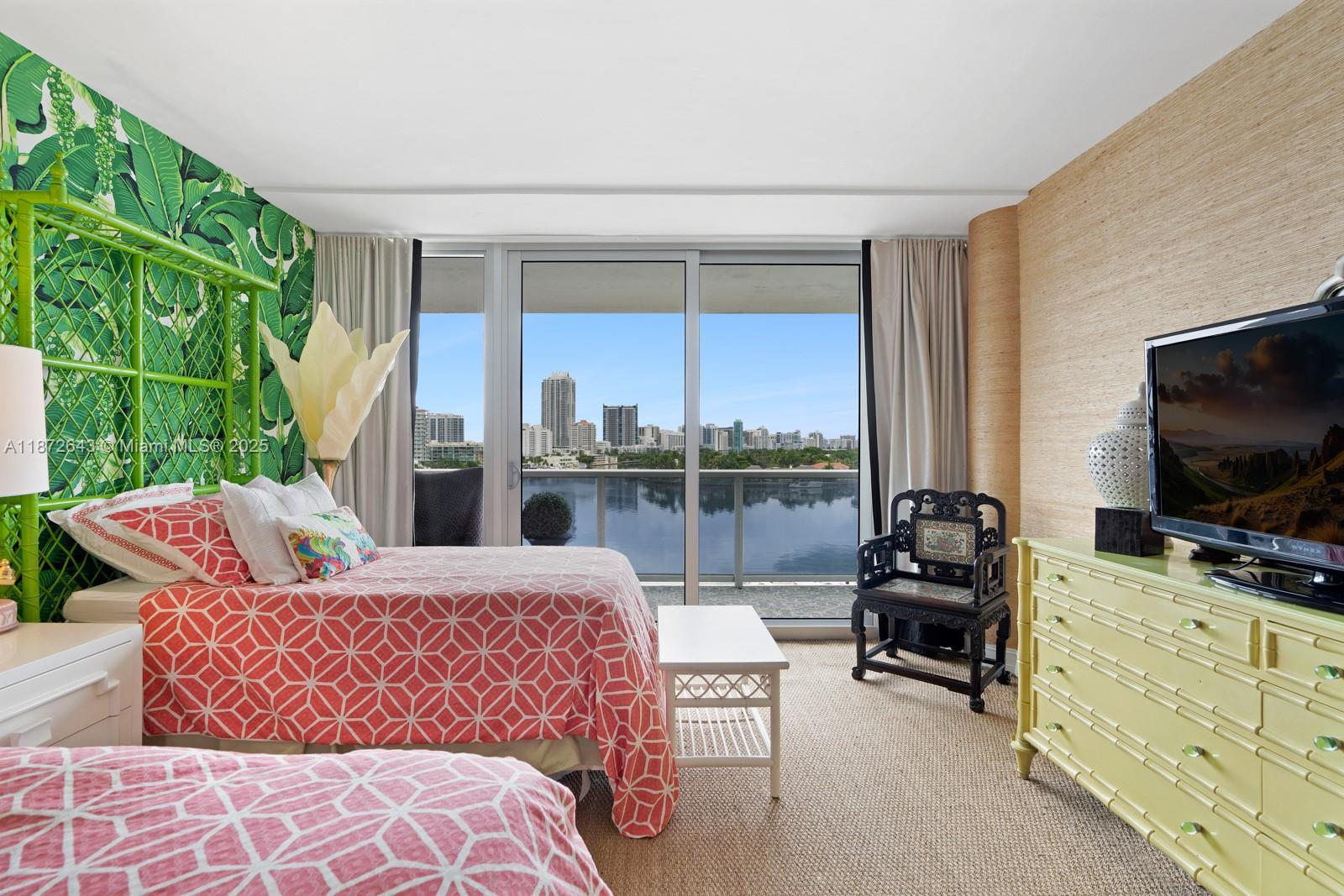 KING COLE CONDO - Residential