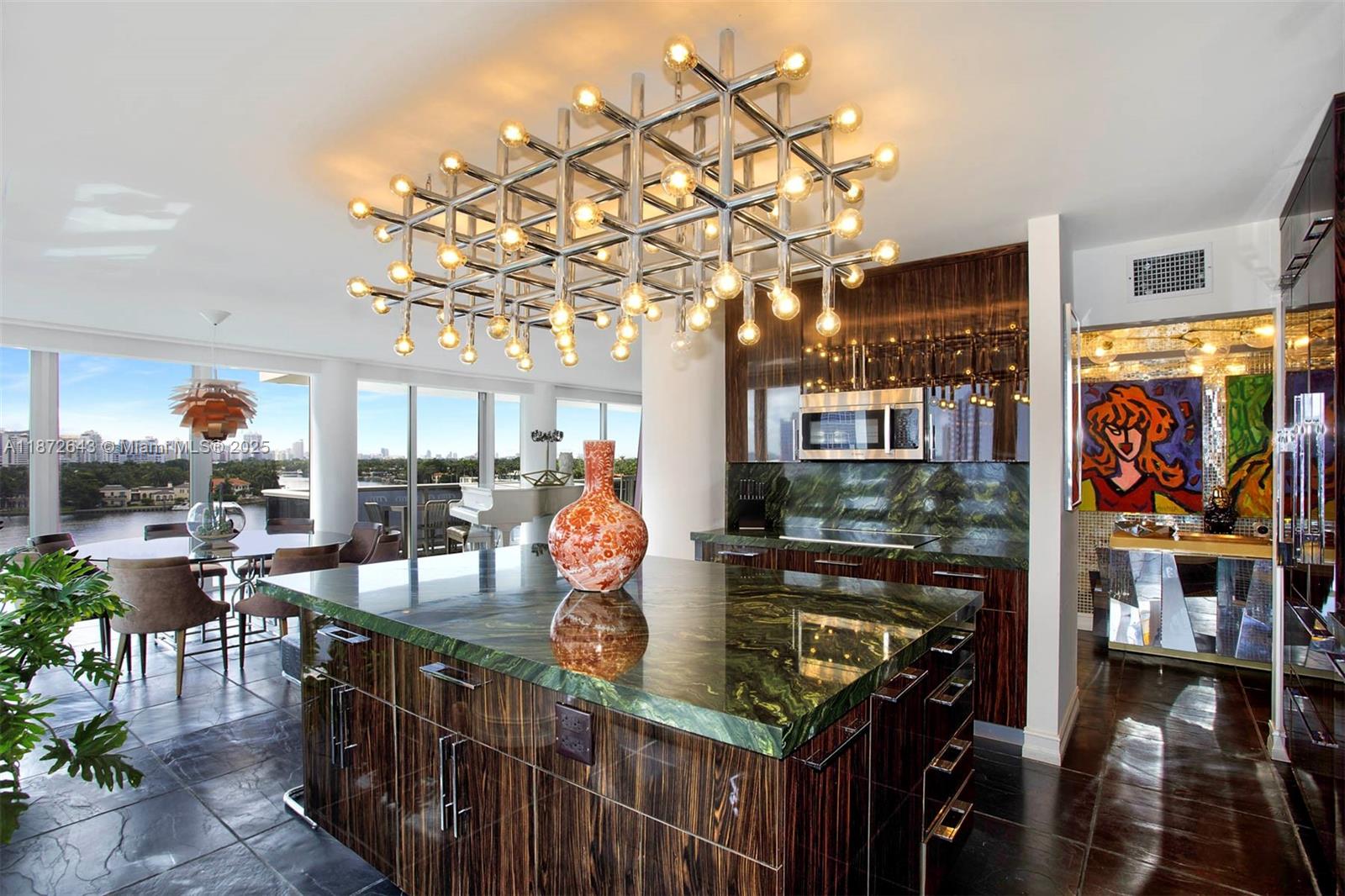 KING COLE CONDO - Residential