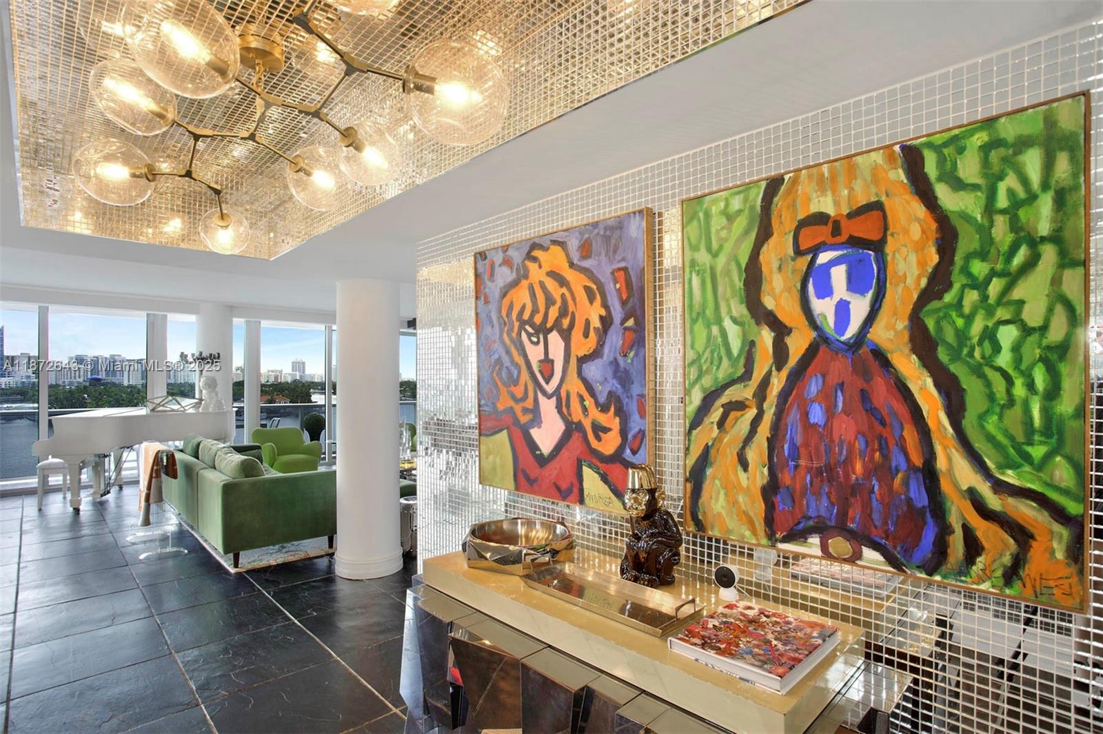 KING COLE CONDO - Residential