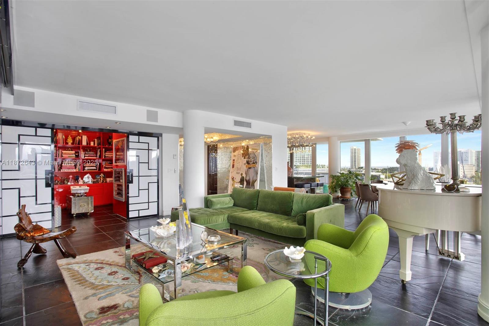 KING COLE CONDO - Residential