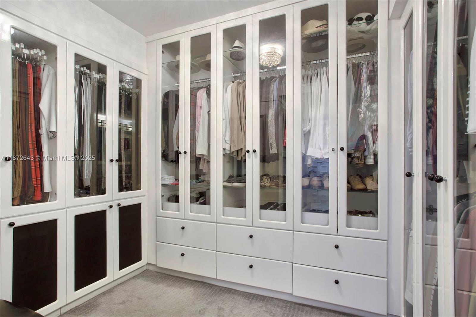 KING COLE CONDO - Residential