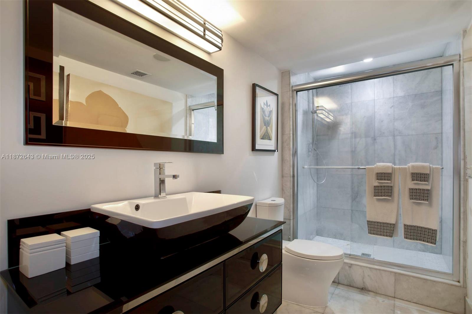 KING COLE CONDO - Residential