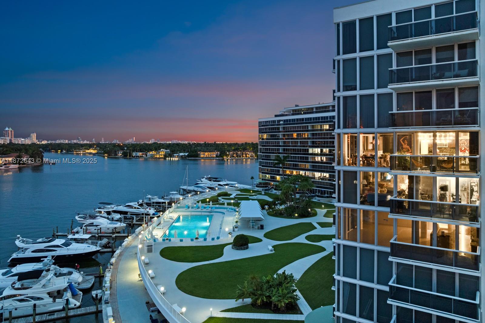 KING COLE CONDO - Residential