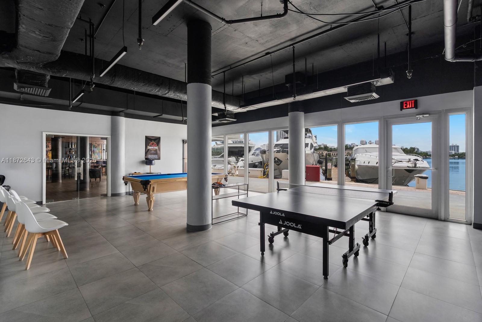 KING COLE CONDO - Residential