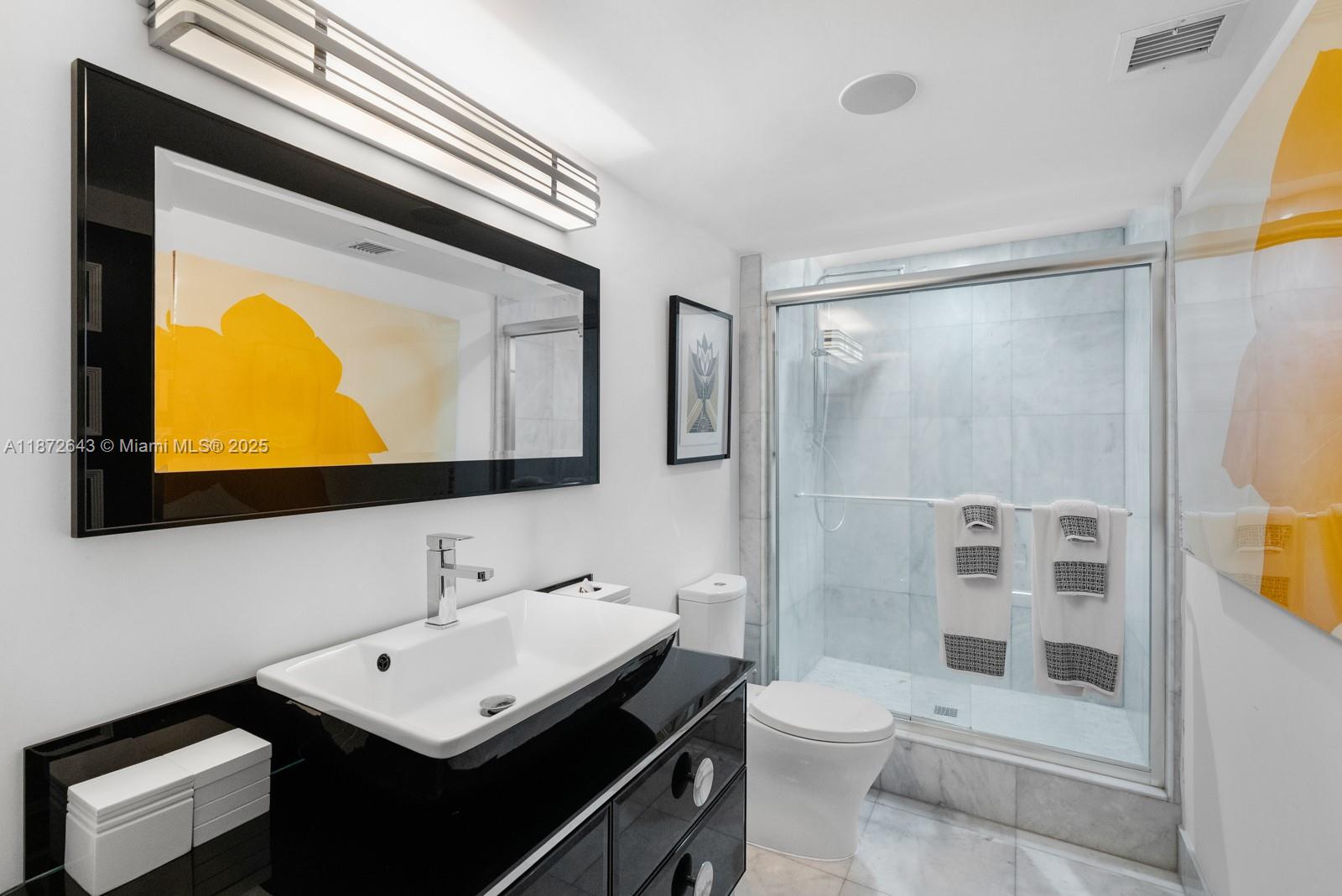 KING COLE CONDO - Residential