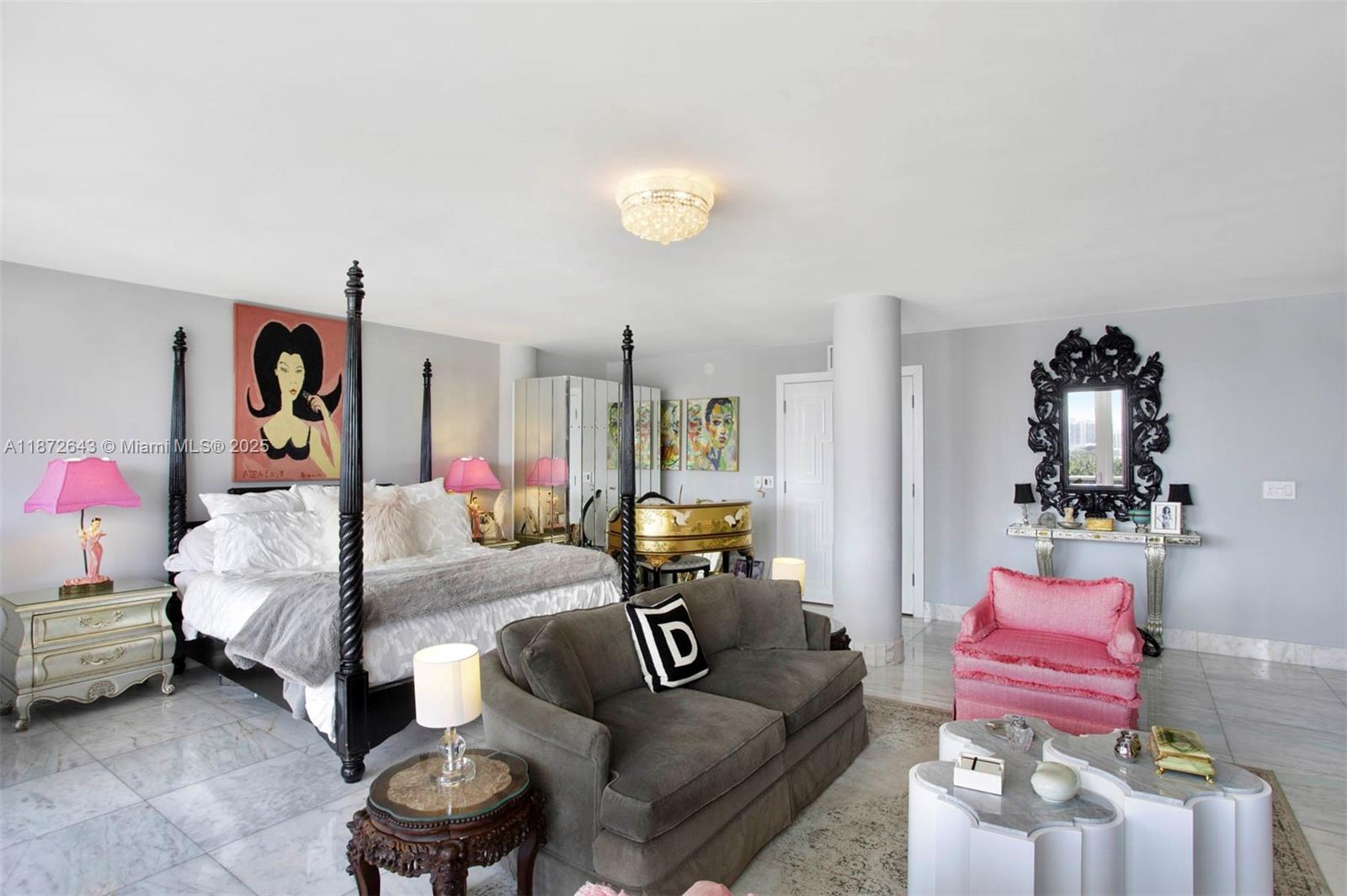 KING COLE CONDO - Residential