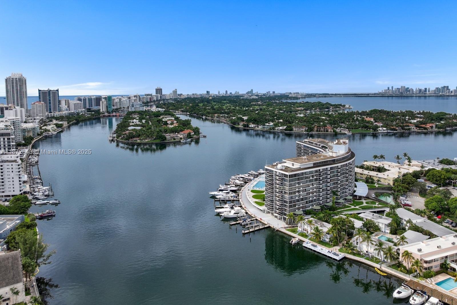 KING COLE CONDO - Residential