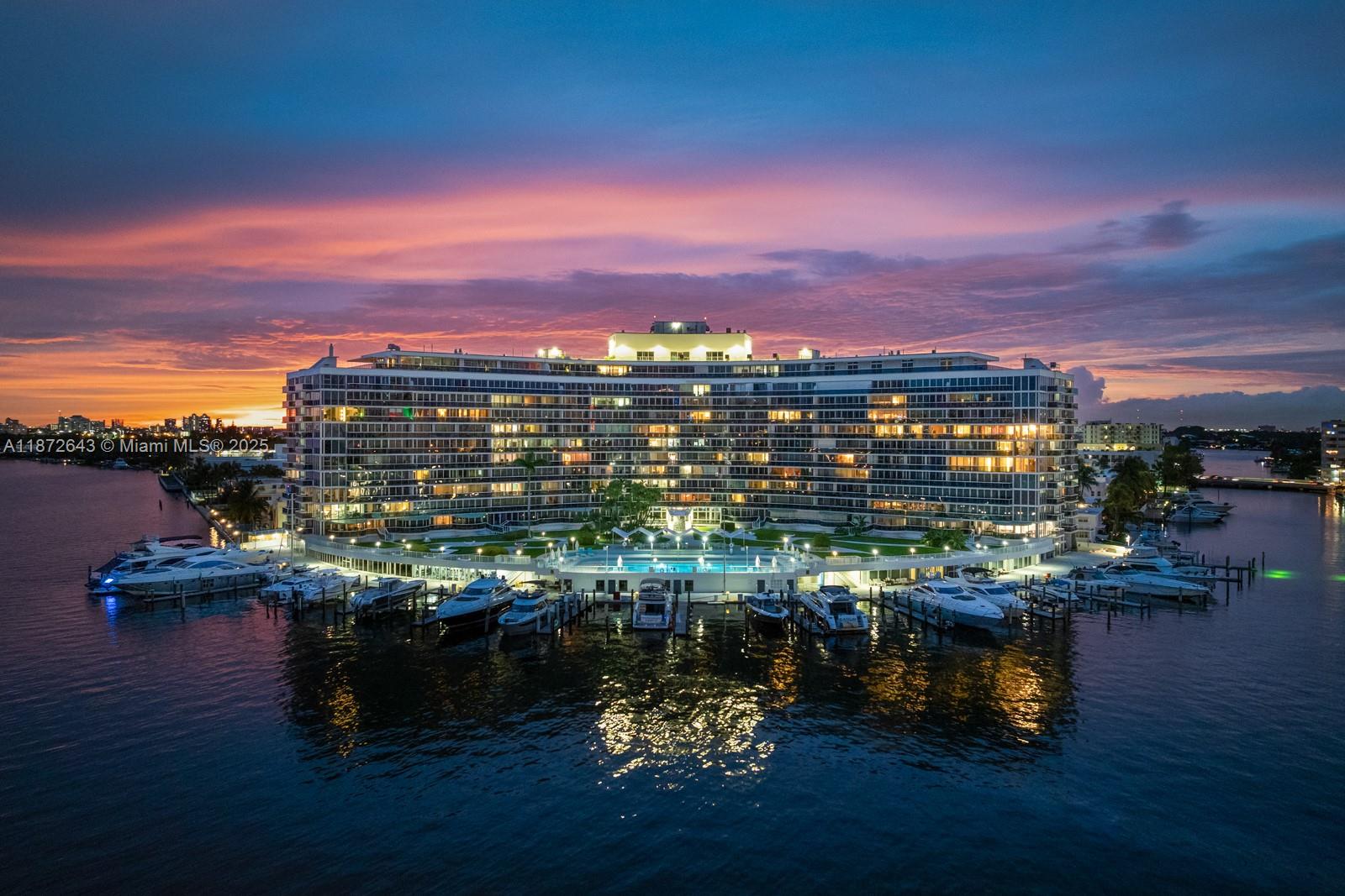 KING COLE CONDO - Residential