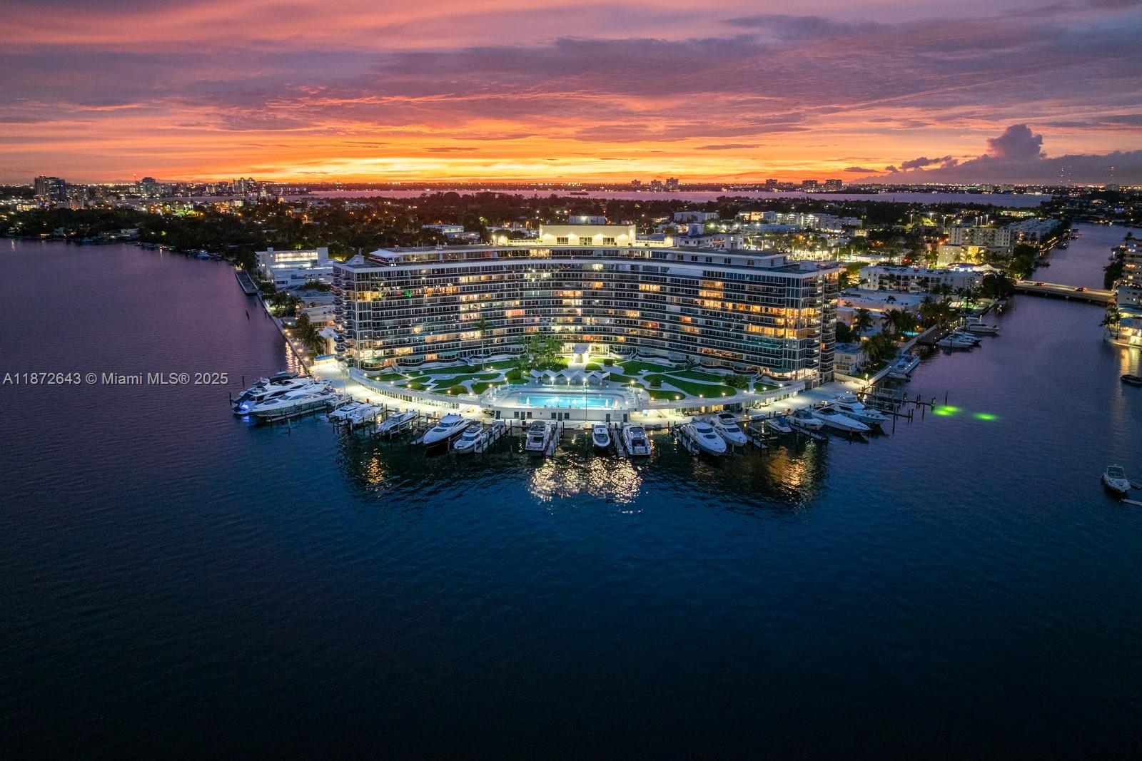 KING COLE CONDO - Residential