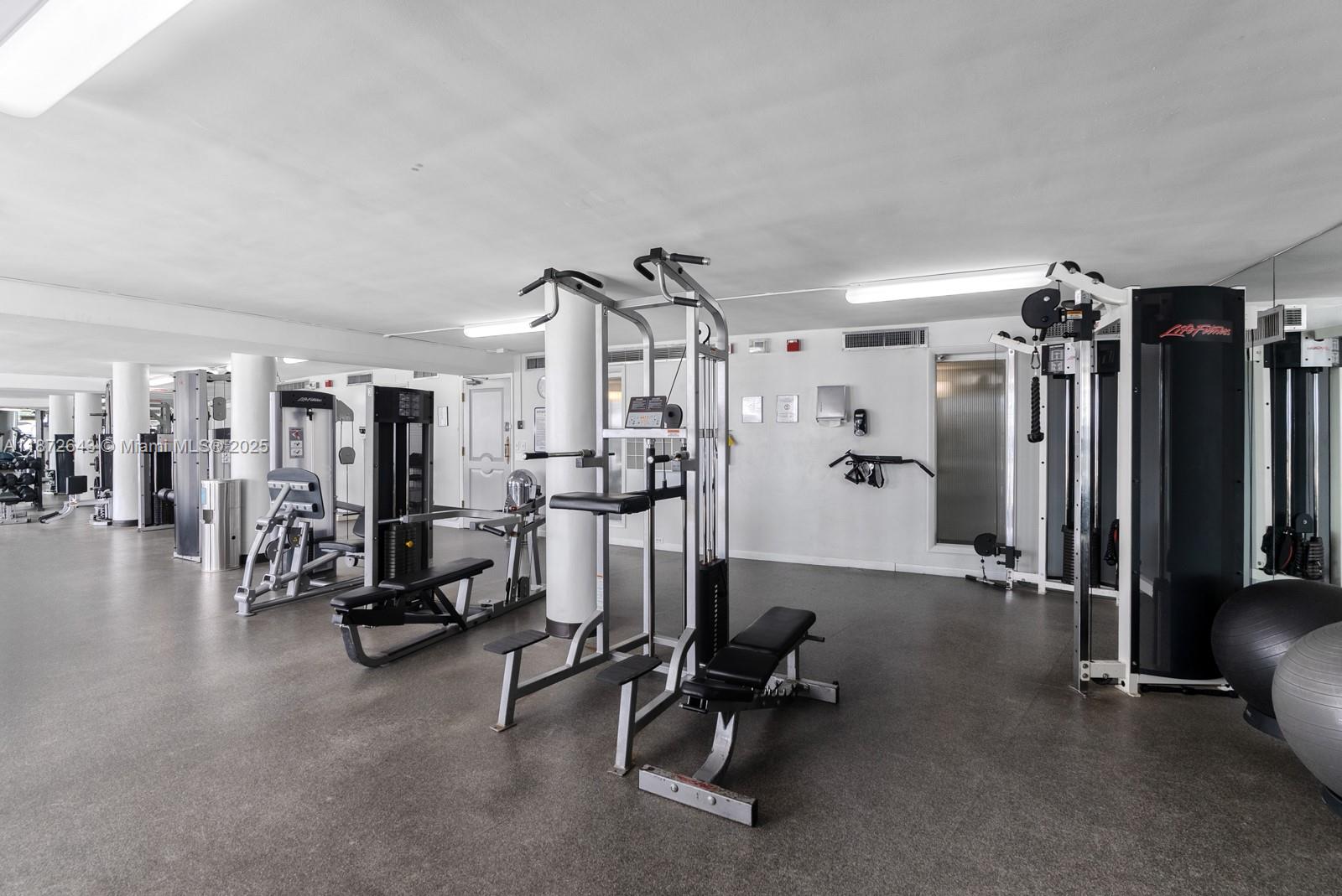 KING COLE CONDO - Residential