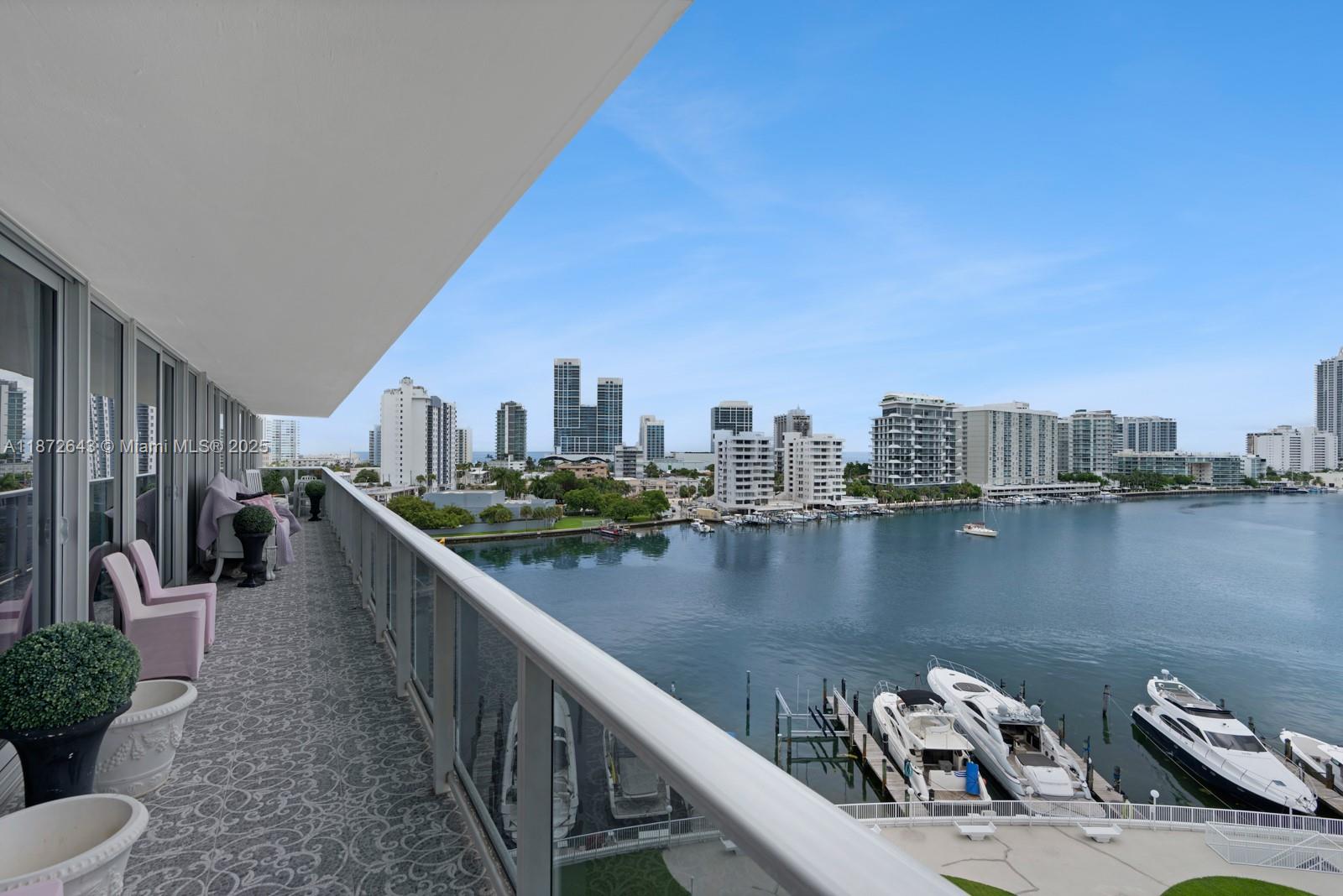 KING COLE CONDO - Residential