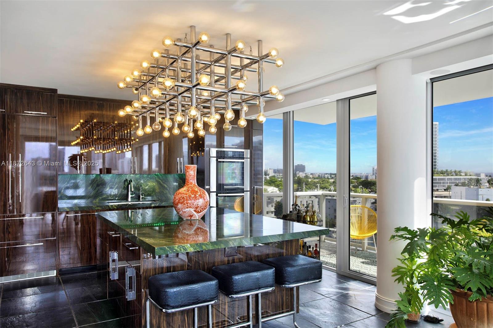 KING COLE CONDO - Residential