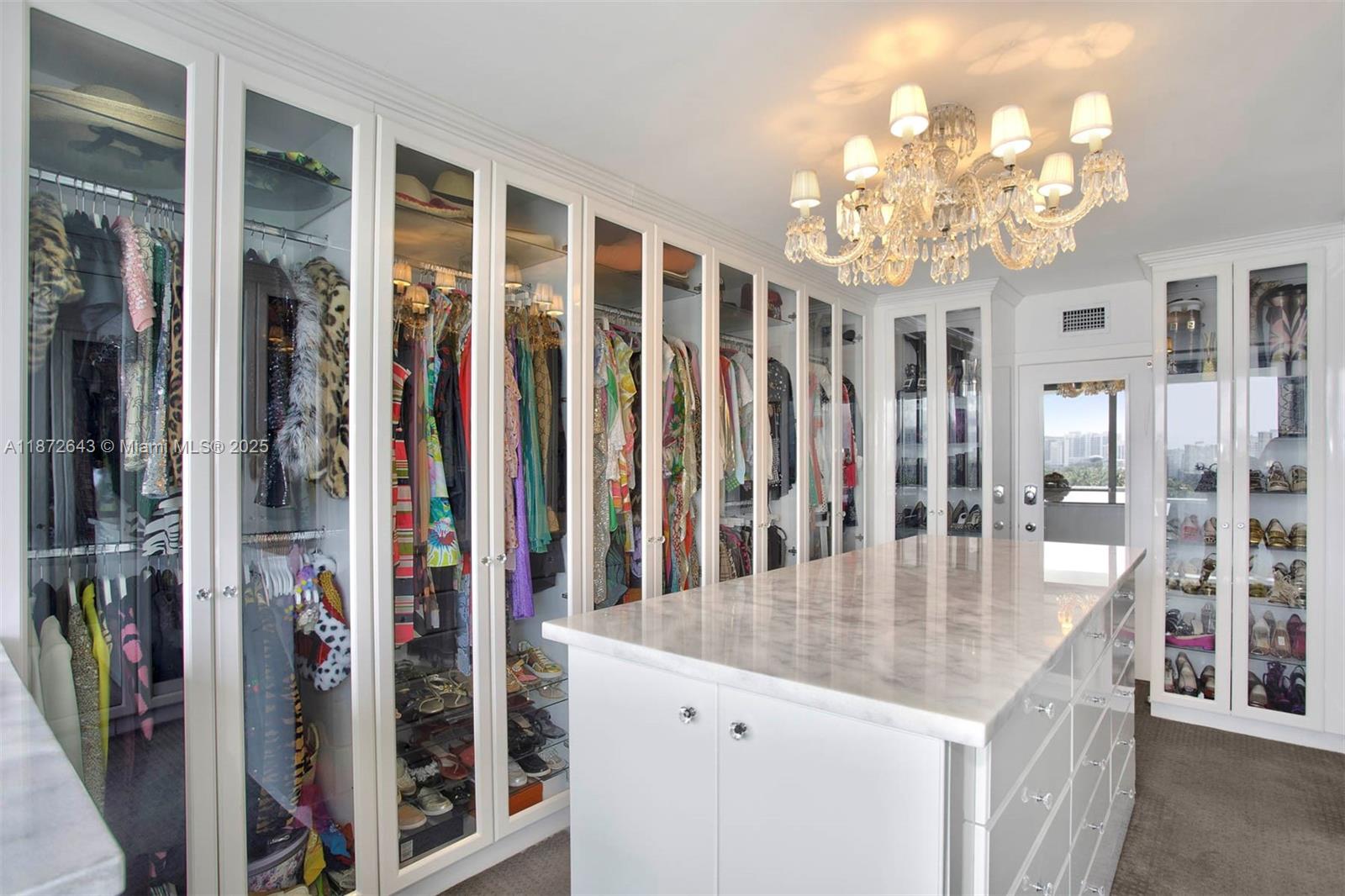 KING COLE CONDO - Residential